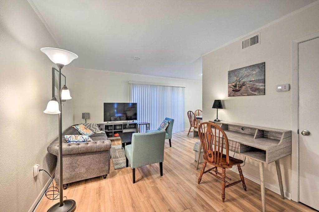Greenville Townhome with Washer and Dryer