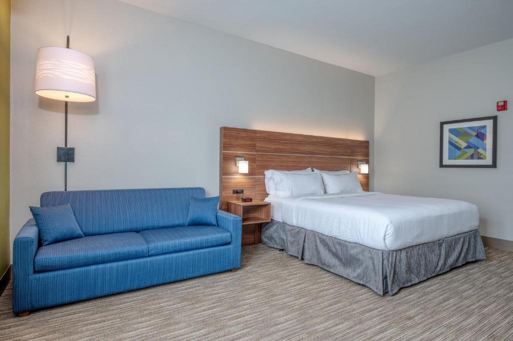 Holiday Inn Express Hotel & Suites Thornburg-S. Fredericksburg photo