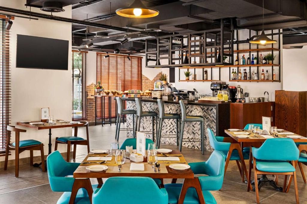 Hotel Dining