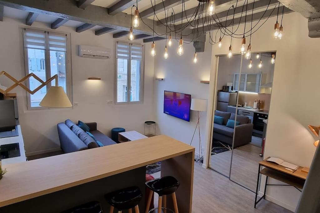 Logement climatisé entièrement rénové en hyper centre! Le Rétro Chic - Parking gratuit - Linge et serviettes inclus