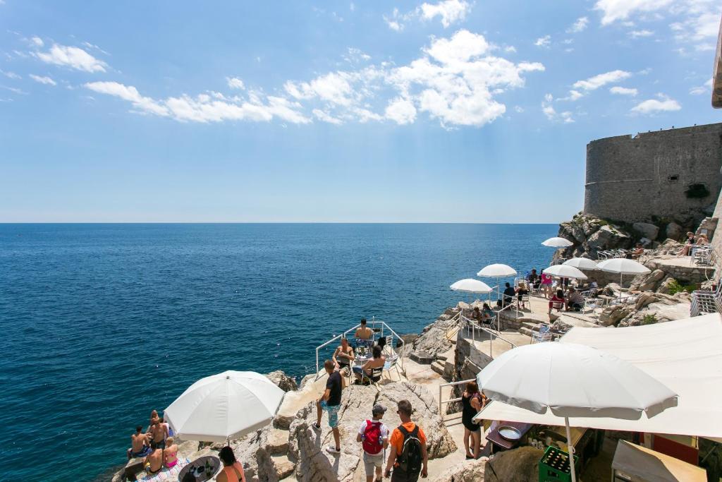 Buza Beach Apartments — Hotel in Dubrovnik