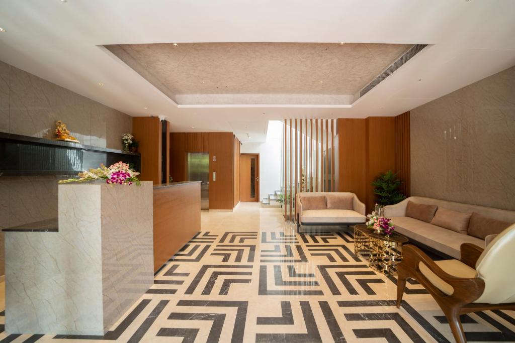 The President Hotel Kumarapark photo