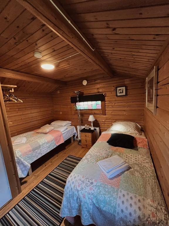 Zweibettzimmer mit Dusche