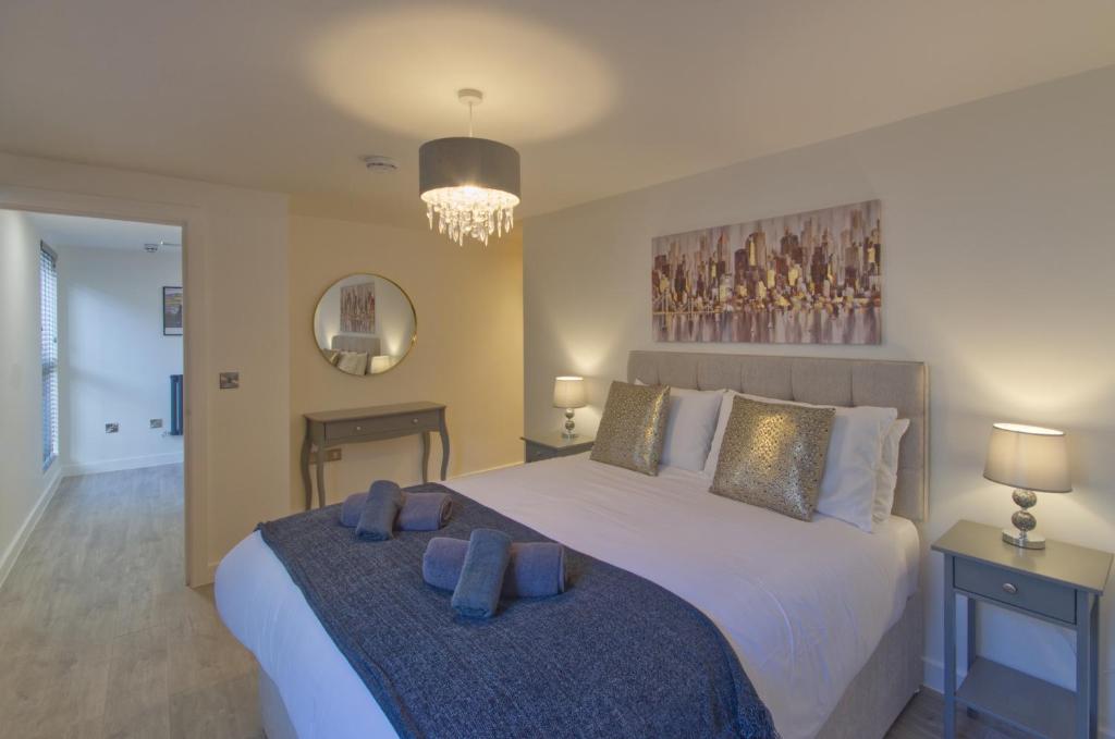 Marina Walk, New Luxury Coastal Apartment in The English Riviera, close to the Shops, Bars and Restaurants with Torquay Marina and Torre Abbey Sands Beach a short walk away!, Torquay
