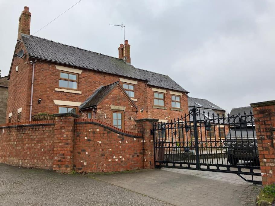 Woodbine Cottage-PART OF ALTON COTTAGES, Alton