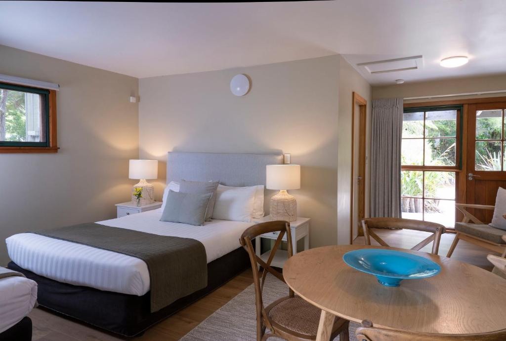 Awaroa Lodge photo