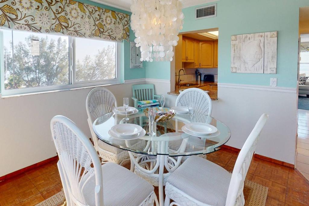 615 - Sunset Chateau photo