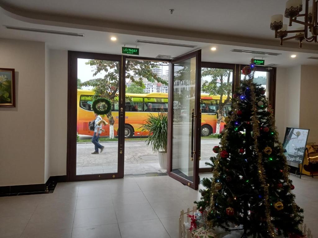 INDOTEL HALONG HOTEL photo