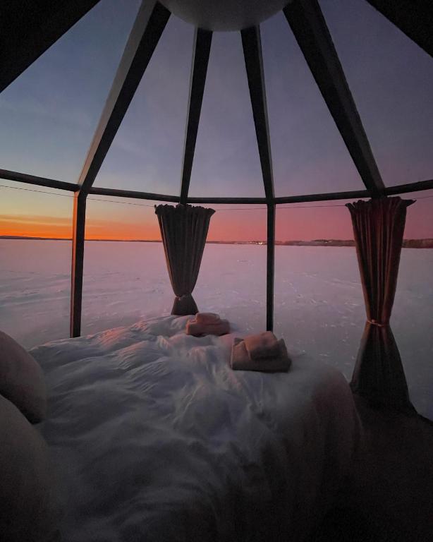 Ylläsjärvi iglu, Ylläsjärvi