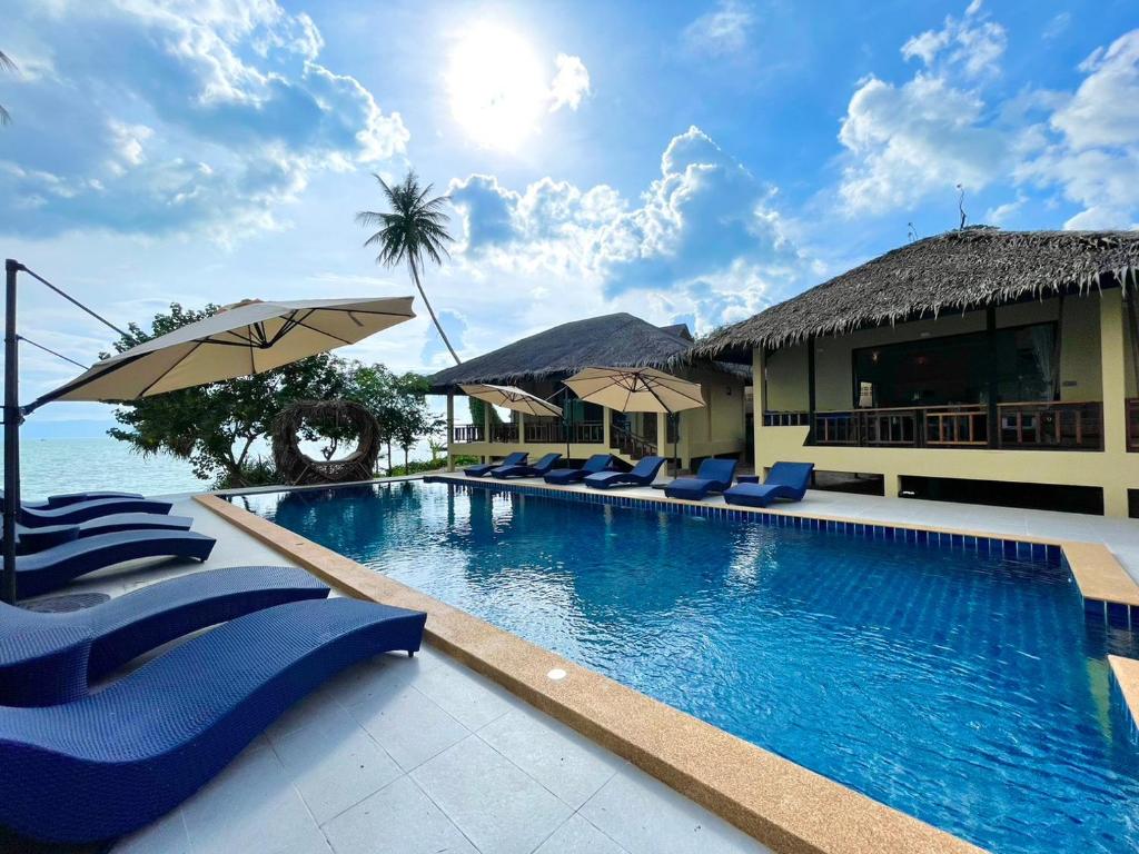 Absolute Beachfront Villas photo
