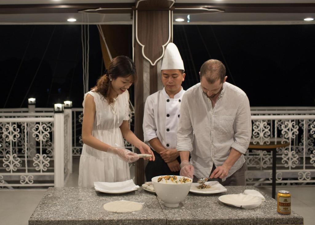 Cat Ba Valentine Hotel photo