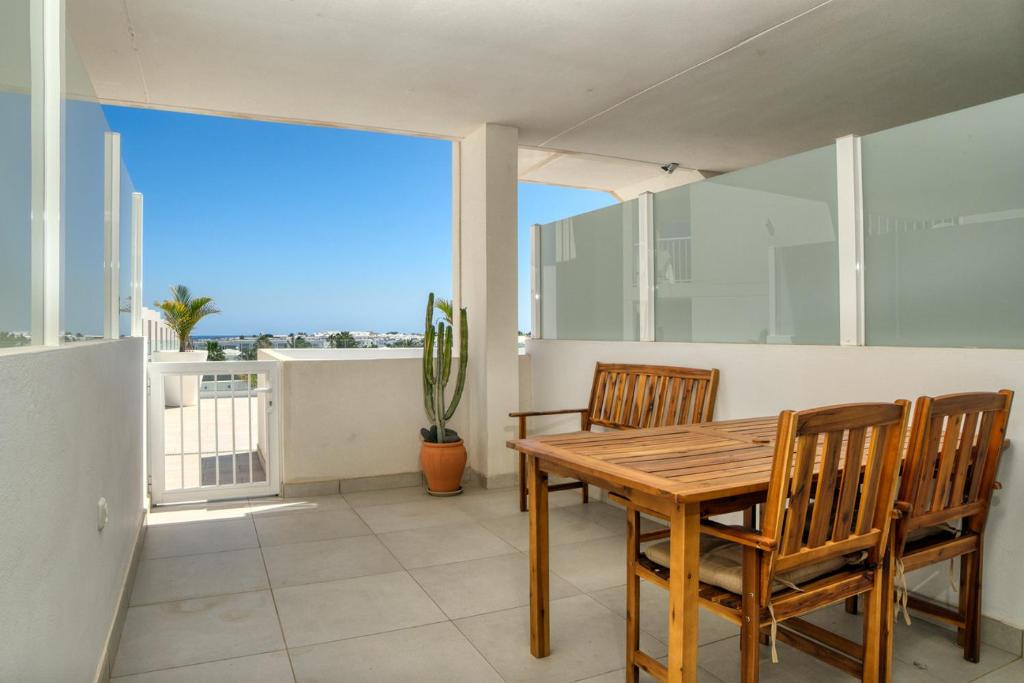The Ocean View Senator modern apartment - 2