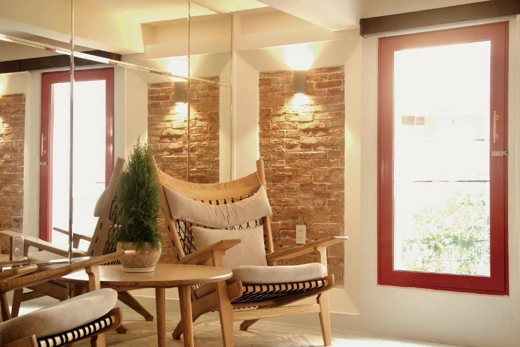 Leiden Homestay & Cafe