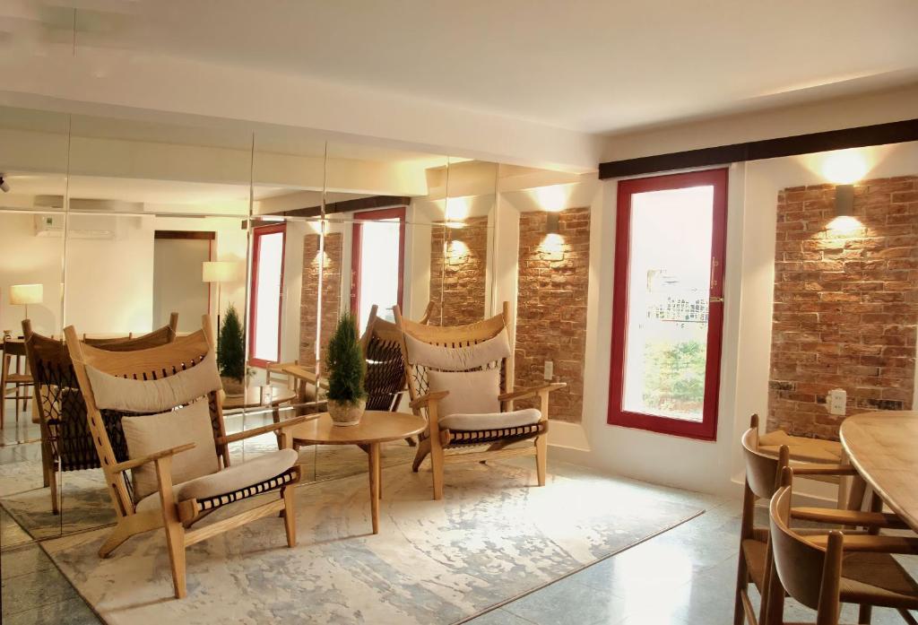 Leiden Homestay & Cafe