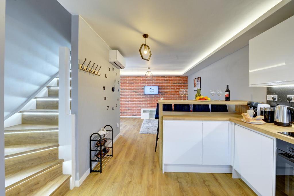 Friendly House - Clarence Rd