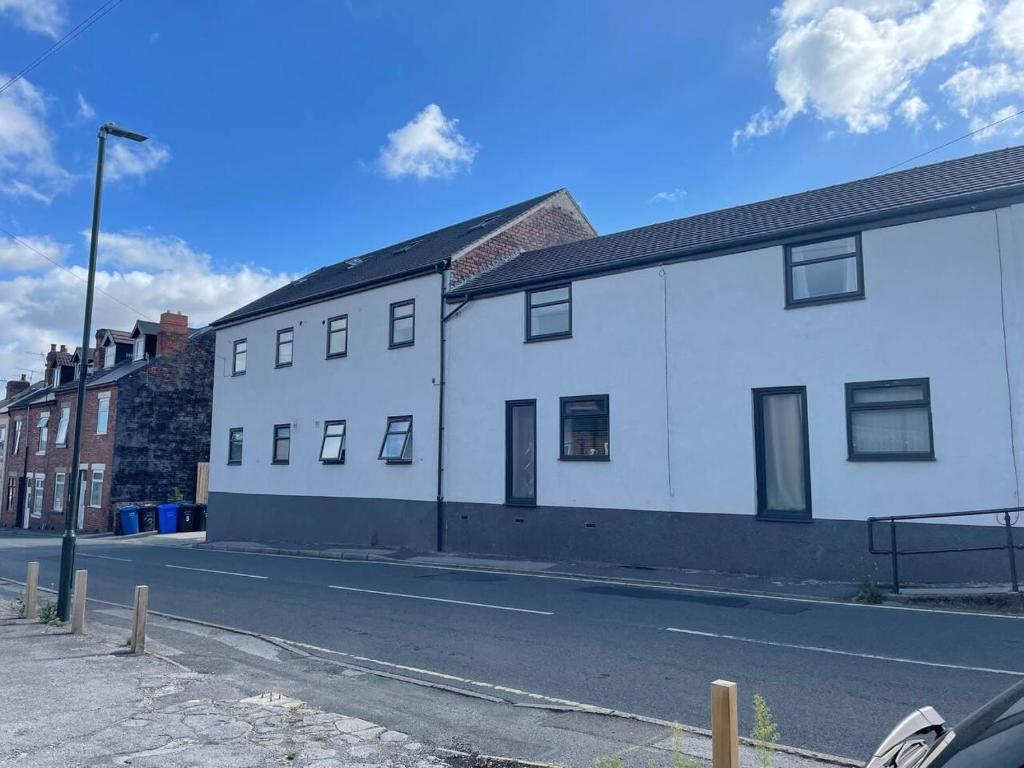 Impeccable 1-Bed Apartment in Chesterfield