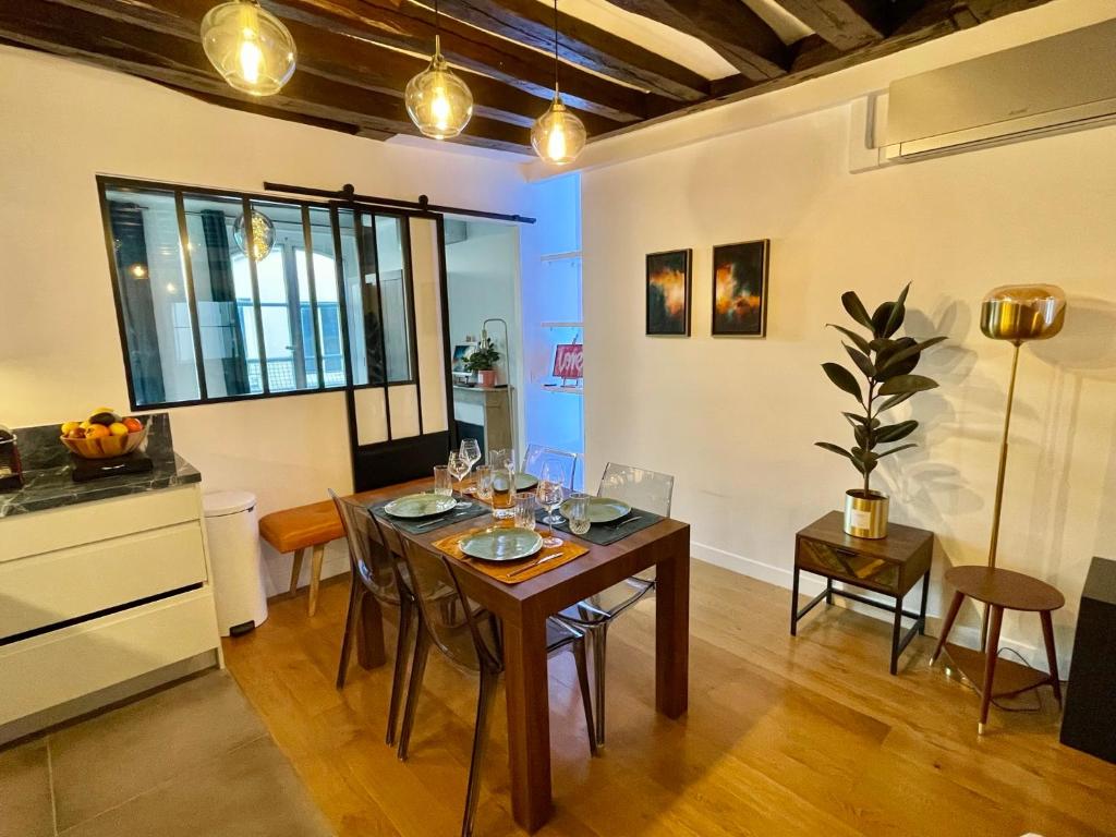Designer Apartment Tour Saint-Jacques - 1BR 4P - 2