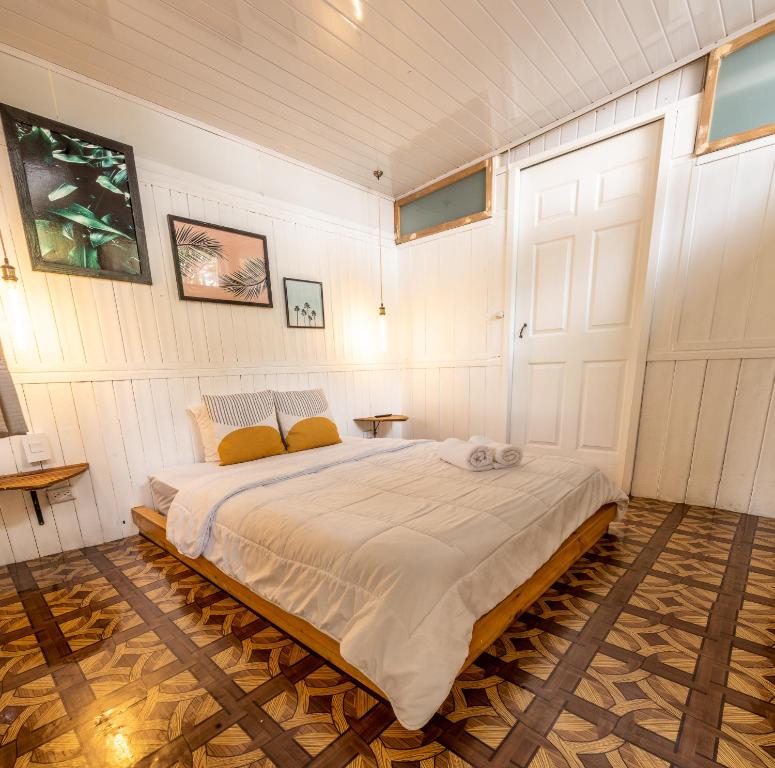 Bungalow with Garden View