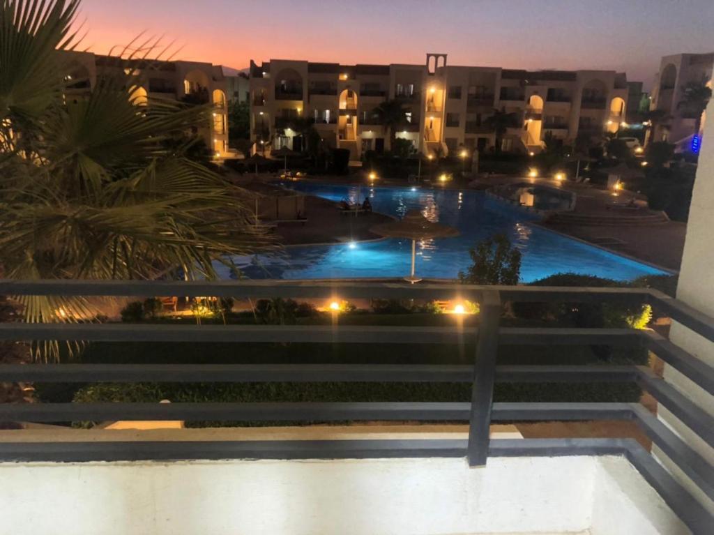 sunny lakes , pool view apartment in down town
