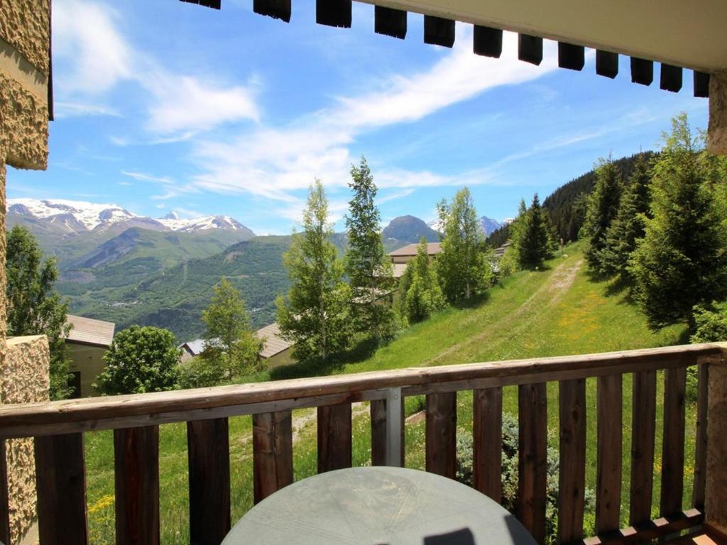 Studio cabine au pied des pistes avec balcon et parking gratuit, proche commerces - Auris en Oisans - FR-1-297-69 - 2