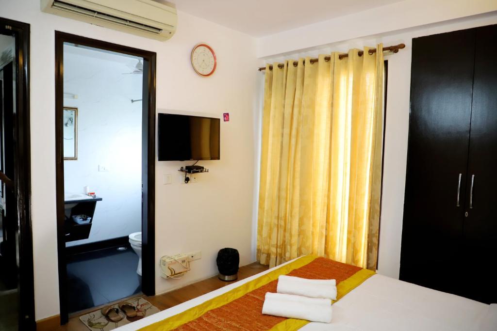 Fortune Home Service Apartment 3Bhk,J-215 Saket photo