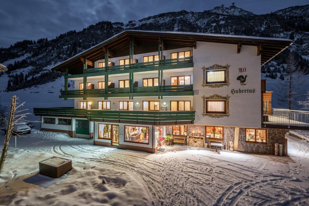 Hubertus, 3 Sterne Superior — Hotel in Lech