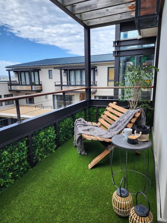 Grey on Gray the Gallery, Knysna