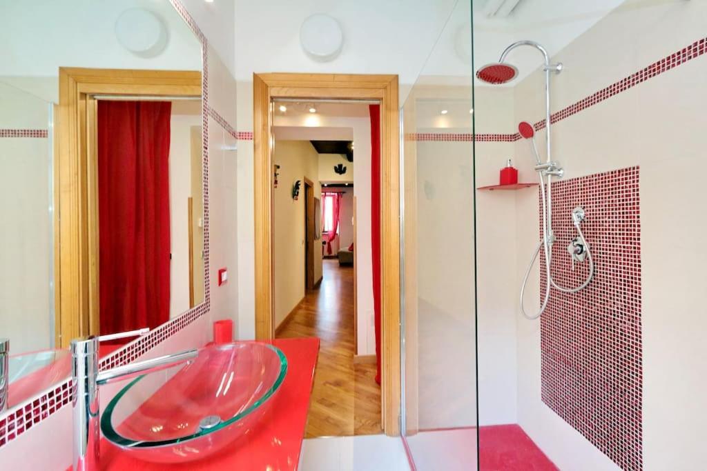 the red apartment - 5