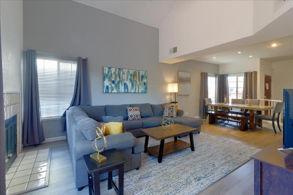@ Marbella Lane - 4BR City Escape in Hayward