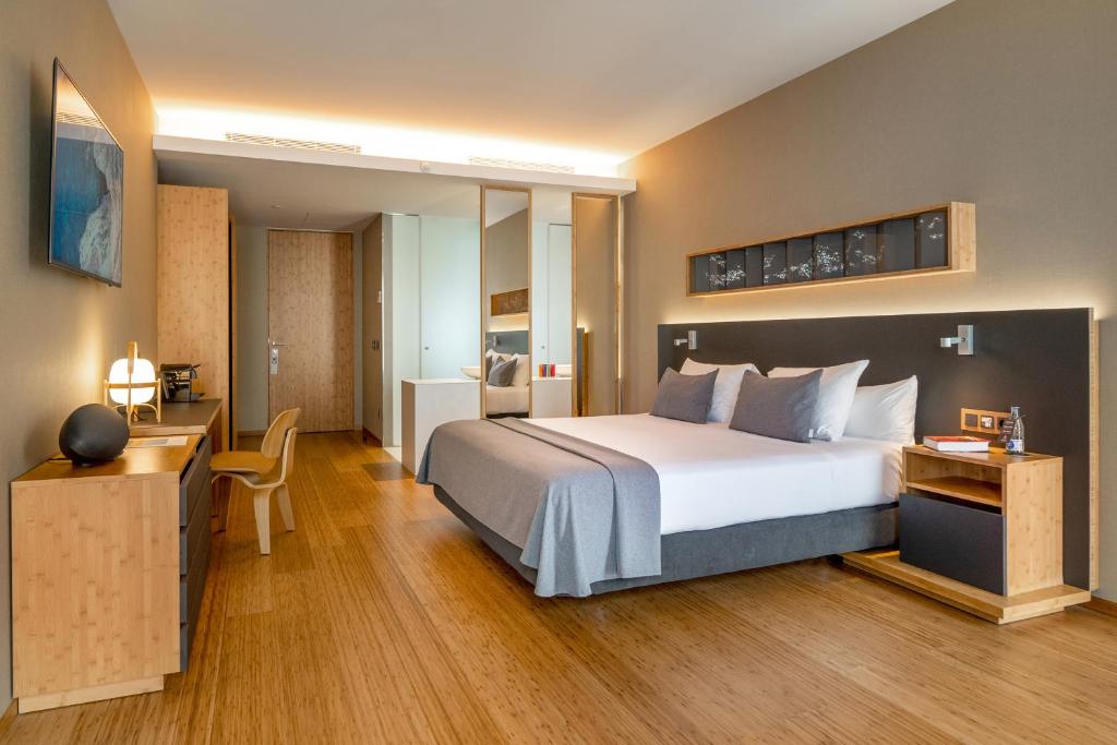 Hotel Room 4