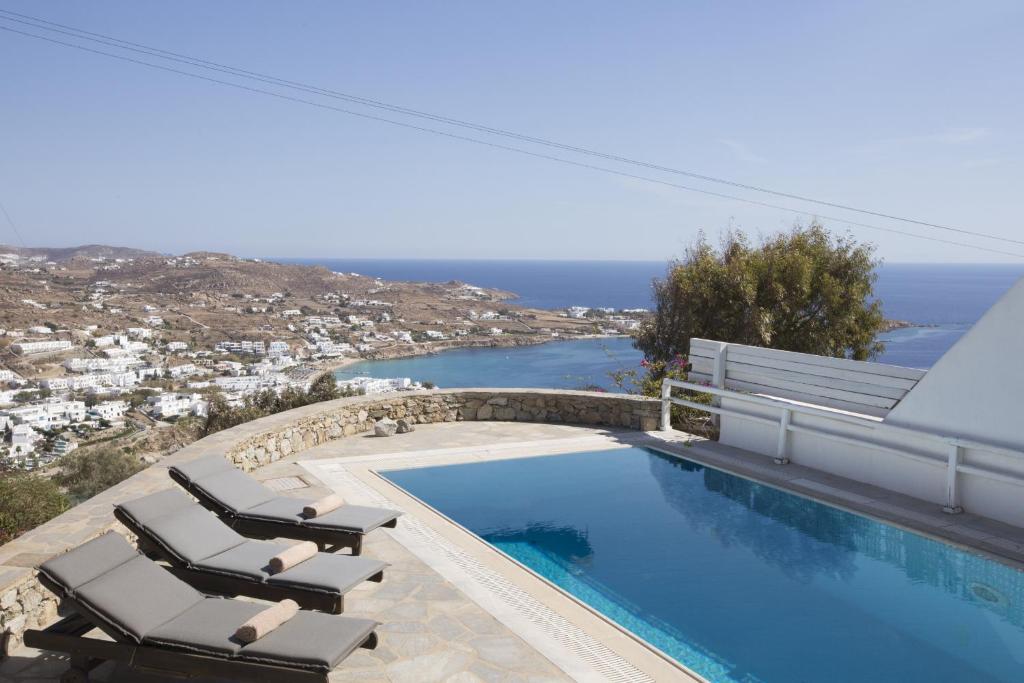 Elegant 8 person pool villa, spectacular views — Hotel in Mykonos