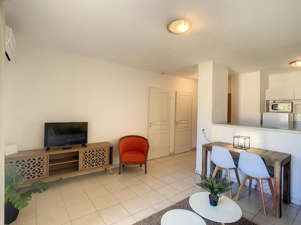 Bel F2 climatisé avec terrasse, proche Thermes et centre-ville, animaux acceptés - FR-1-451-154 - 4