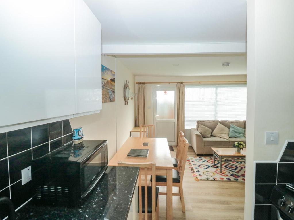 The Bolthole, 66 Norton Park, Dartmouth - photo 3