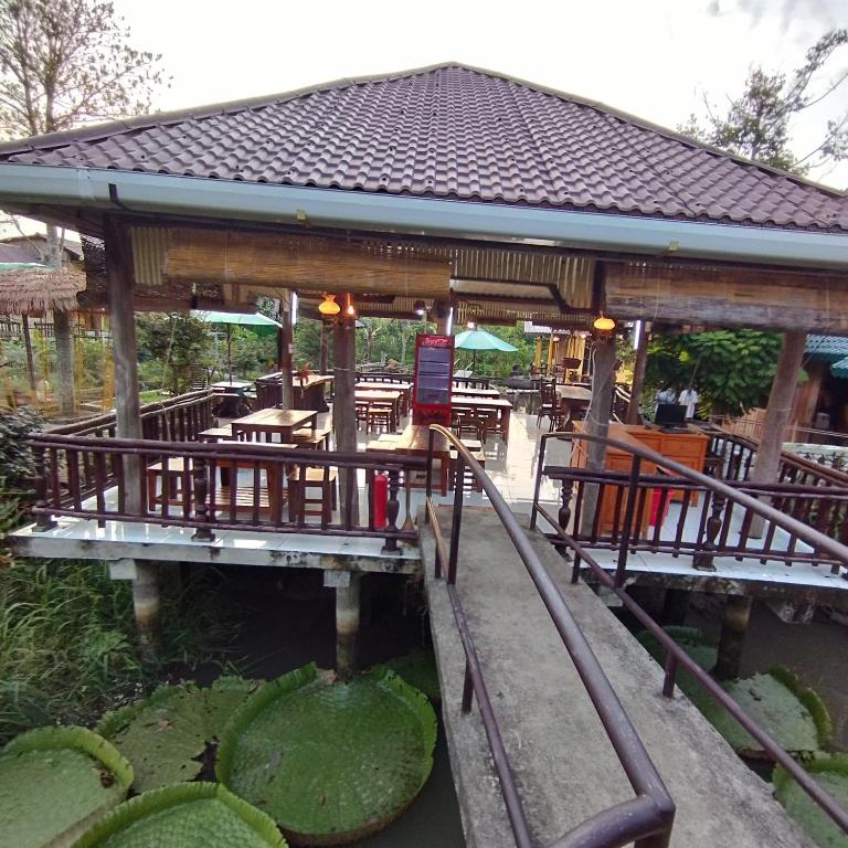 Brown House Resort