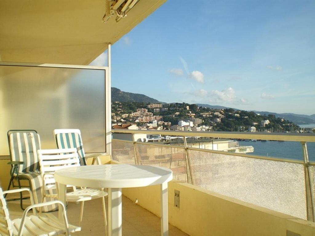 Studio lumineux avec terrasse et parking au Lavandou - FR-1-308-170 - 1