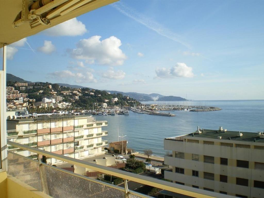 Studio lumineux avec terrasse et parking au Lavandou - FR-1-308-170 - 3