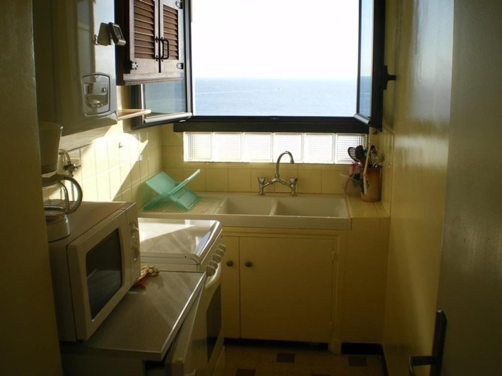 Studio lumineux avec terrasse et parking au Lavandou - FR-1-308-170 - 4