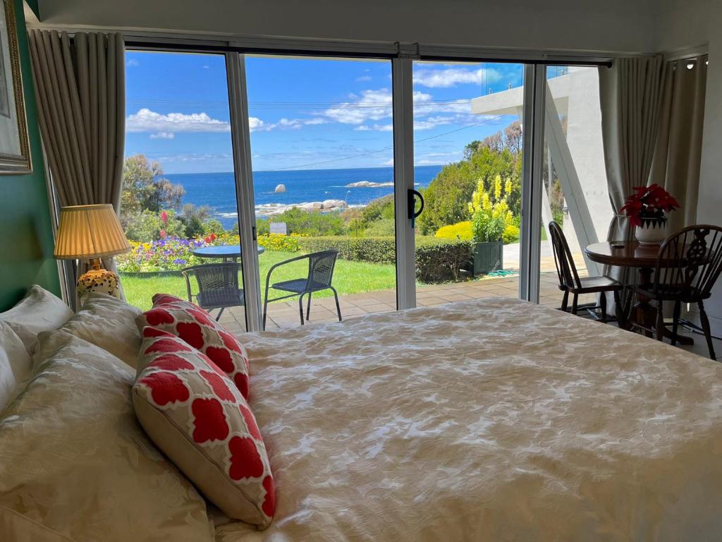 White House, Bicheno