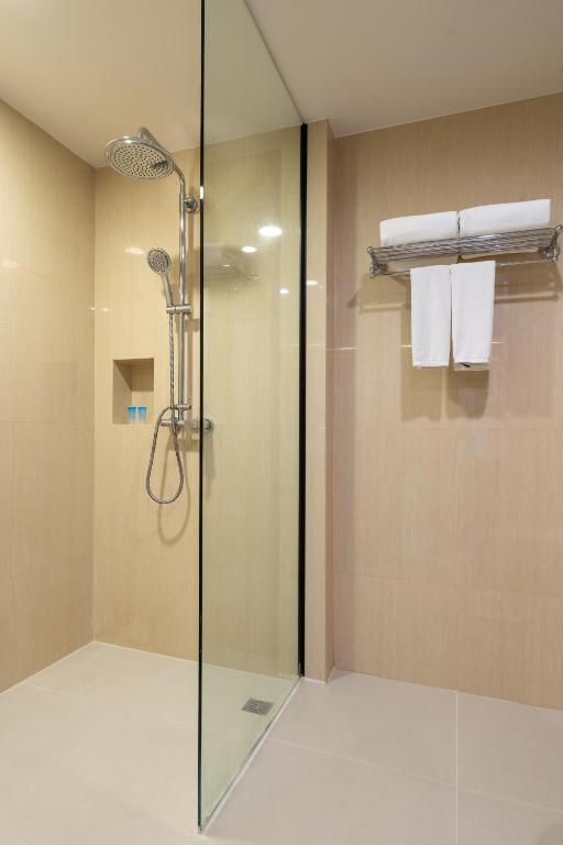 Golden Tulip Pattaya Beach Resort photo