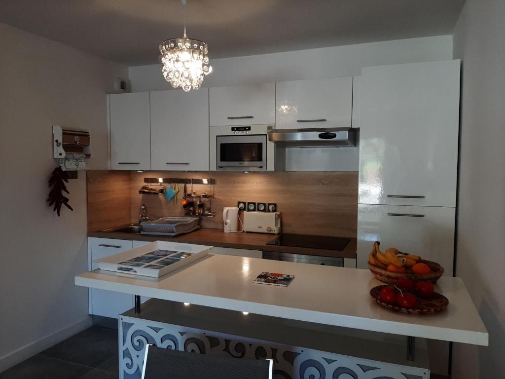 Appartement de standing avec jardin privatif, proche du lac et du centre, parking inclus - 2