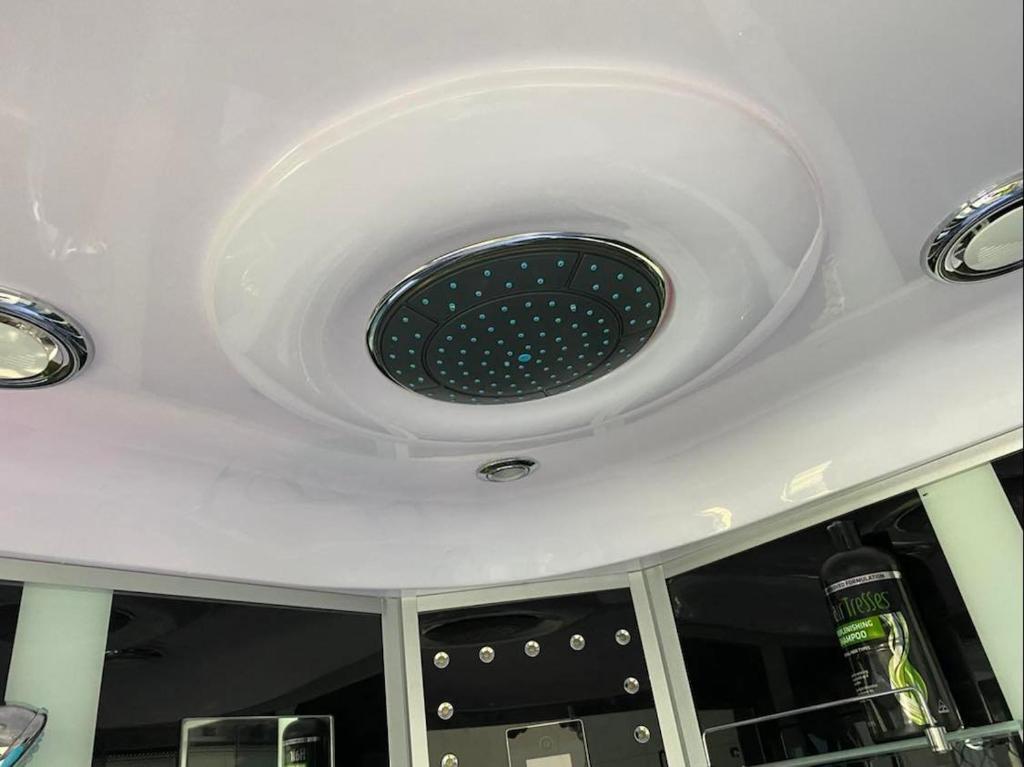 Low price clean linen and free stuff No 2 plenty of on street parking G1, Sydney