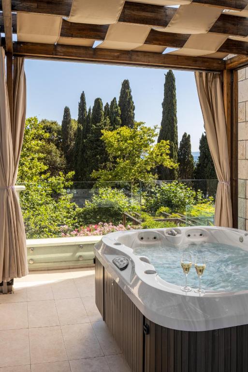 Hot tub