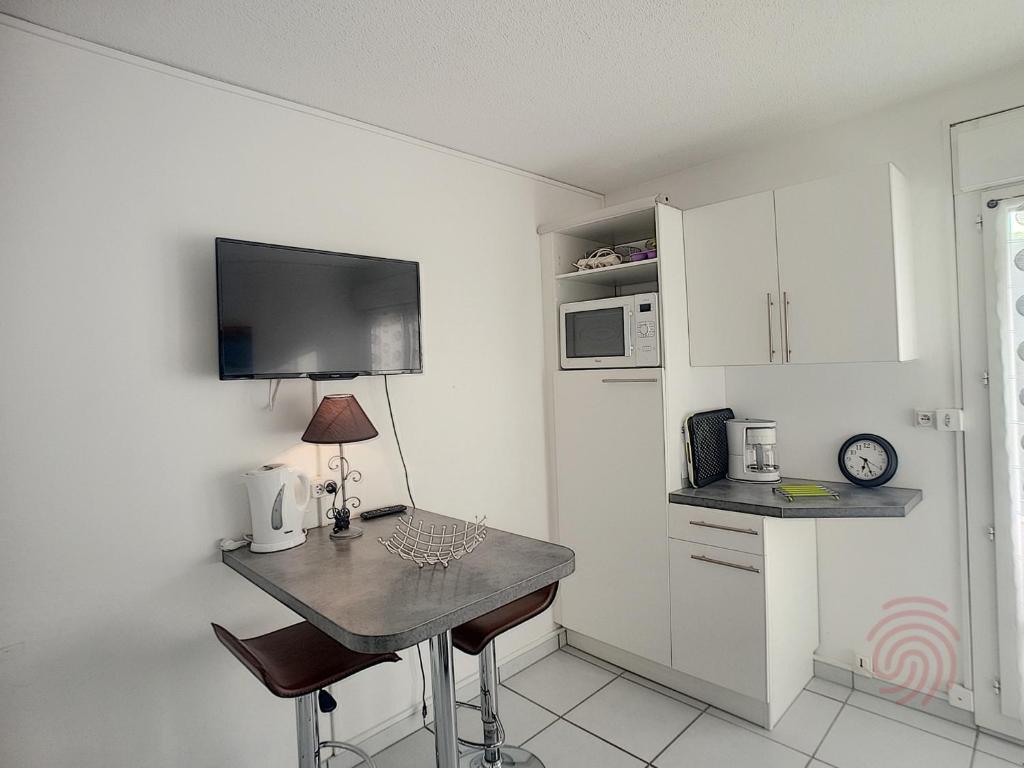 Studio rénové avec balcon, animaux acceptés, wifi, à 650m des Thermes - FR-1-451-92 - 3