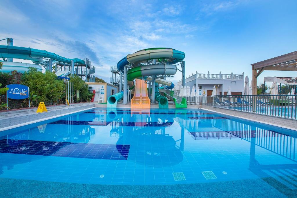 J'adore Deluxe Hotel & Spa Ultra All Inclusive — Side