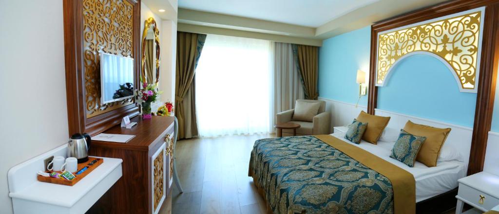 J'adore Deluxe Hotel & Spa Ultra All Inclusive — Side