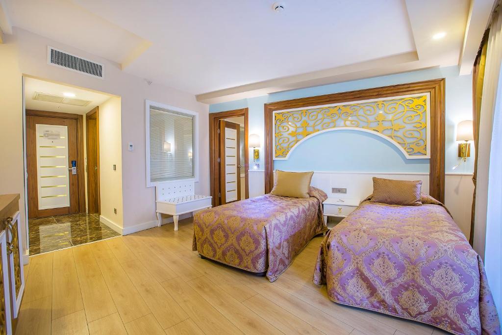 J'adore Deluxe Hotel & Spa Ultra All Inclusive — Side