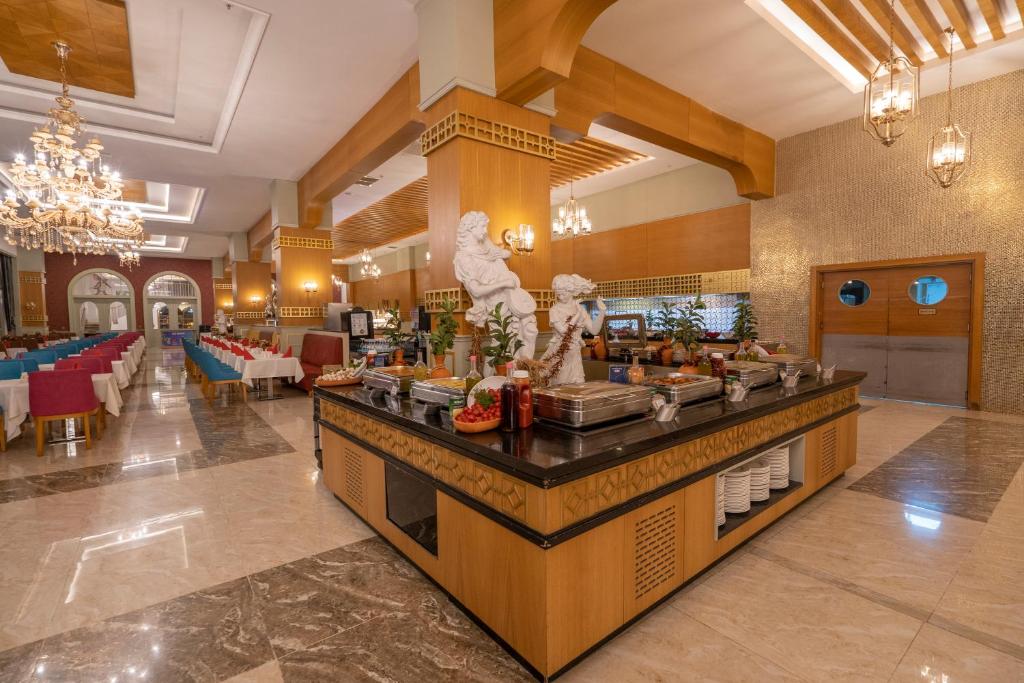 J'adore Deluxe Hotel & Spa Ultra All Inclusive — Side
