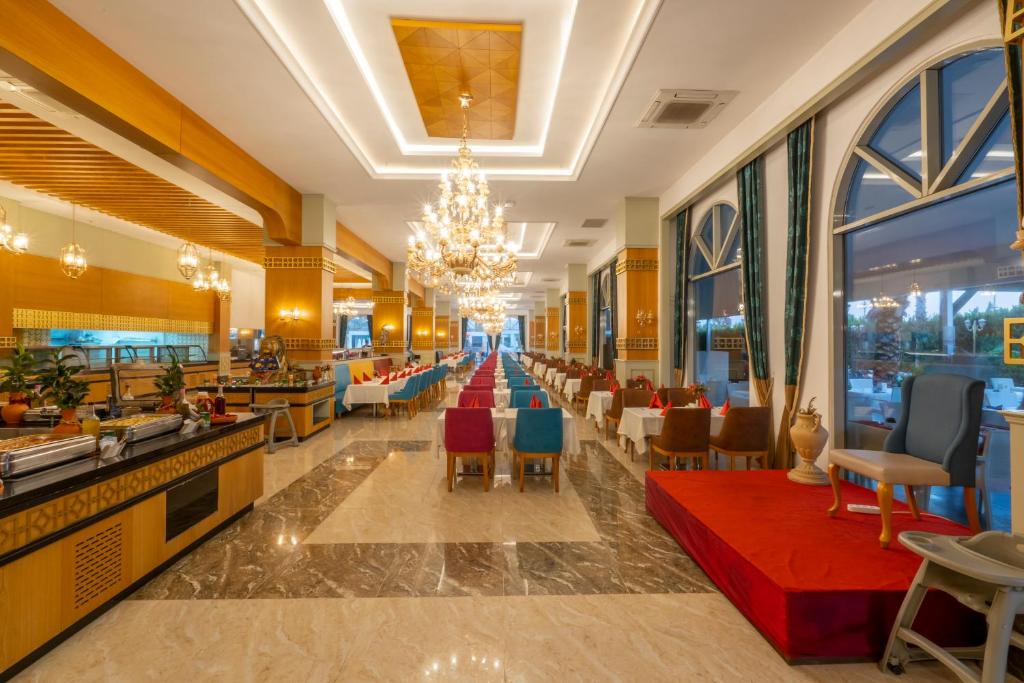 J'adore Deluxe Hotel & Spa Ultra All Inclusive — Side