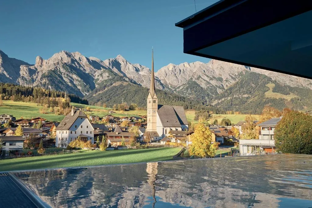 die HOCHKÖNIGIN - Mountain Resort, hotel in Maria Alm am Steinernen Meer