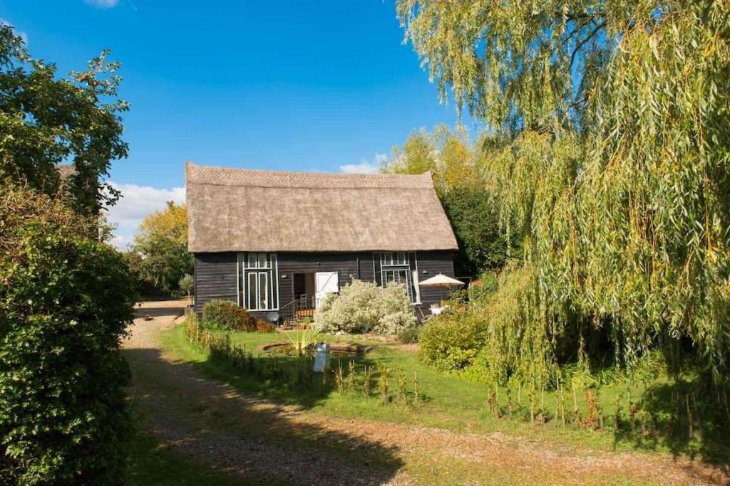 Deepwell Granary is a lovely thatched barn with attached meadow woodland, Buxhall